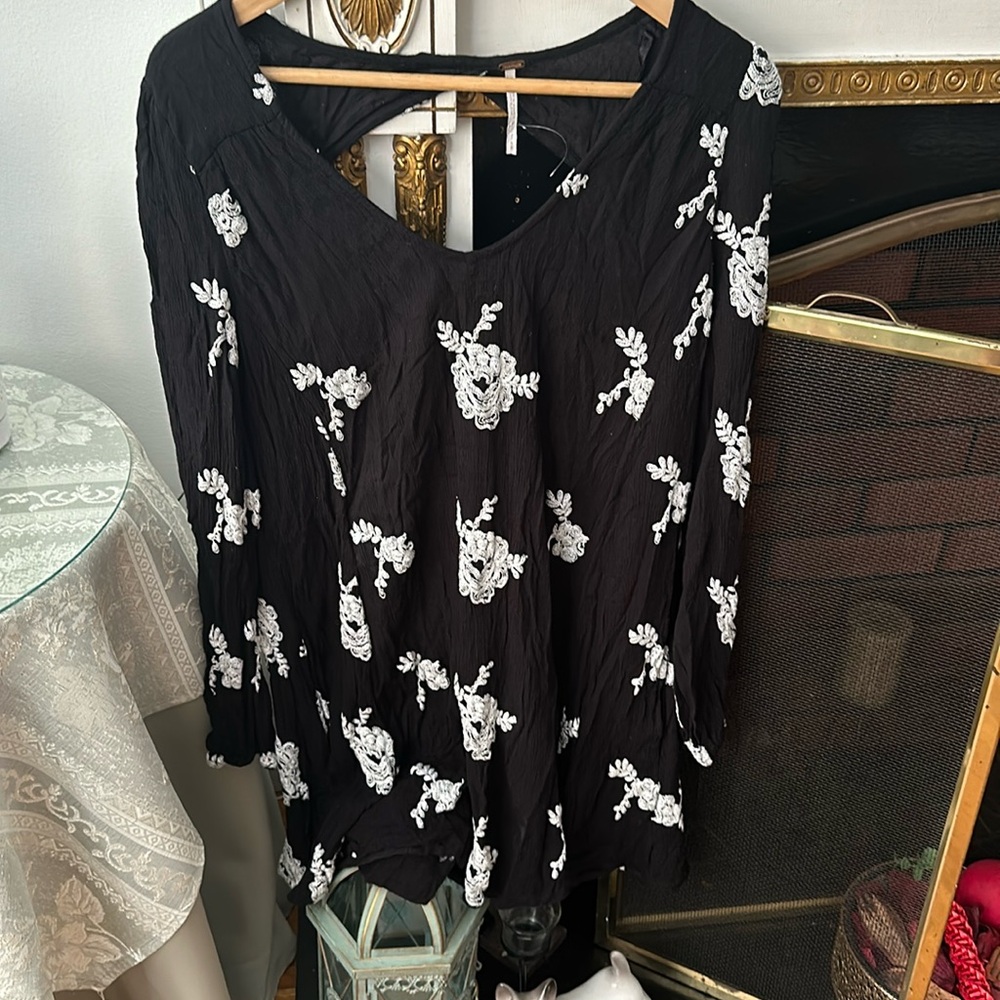 Free People - Black & White Floral Embroidered Long Sleeve Shift Dress Size: S